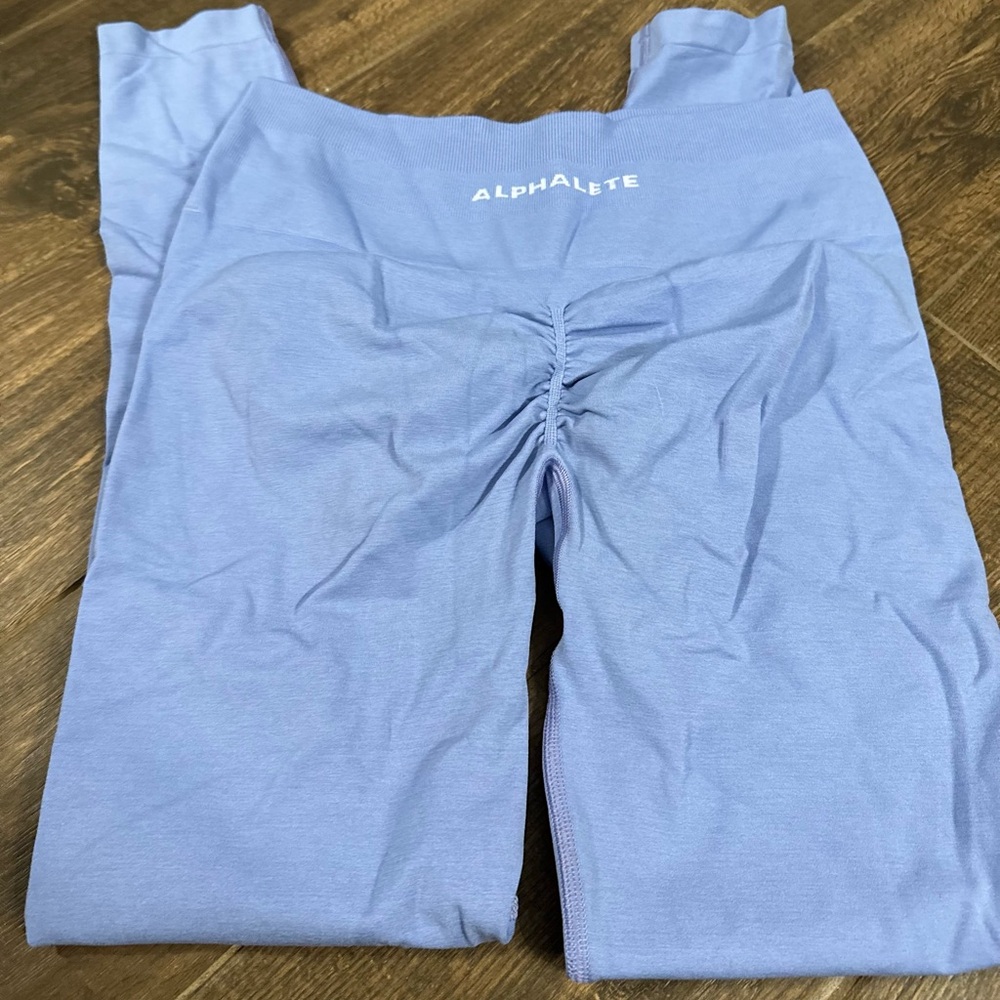 Alphalete amplify leggings in digital violet